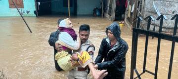 Basishtha polcie helps flood affected 